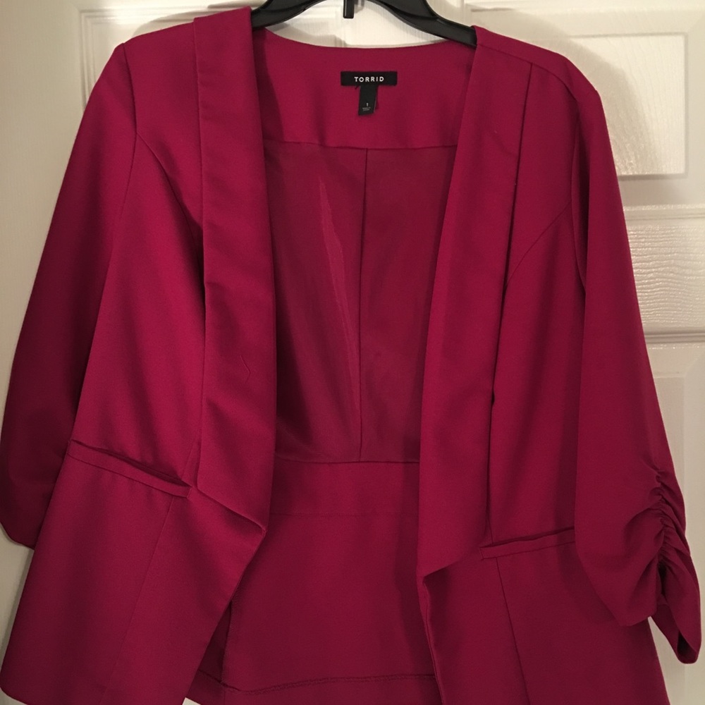 Torrid Deluxe Stretch Ruched Sleeved Blazer size 1